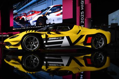 Scarperia, İtalya - 24 Ekim 2025: Ferrari 296 GT3 İtalya 'daki Mugello Pisti' nde Ferrari Dünya Finalleri sırasında sergilenmektedir.