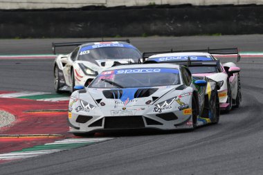 Scarperia, İtalya - 14 Eylül 2025: IMPERIALE takımından Lamborghini Huracan GT3 EVO 2 İtalya Şampiyonası GT Dayanıklılık Yarışları sırasında Mugello Pisti 'nde gerçekleştirildi.
