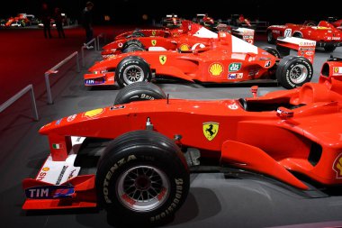 Scarperia; İtalya - 24 Ekim 2025: Ferrari F1-2000 ex Michael Schumacher Ferrari Dünya Finalleri sırasında İtalya 'daki Mugello Pisti' nde sergileniyor.