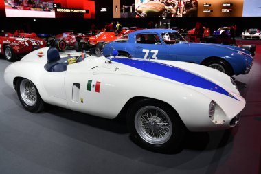Scarperia; İtalya - 24 Ekim 2025: Ferrari 750 Monza, 1955 Ferrari Dünya Finalleri sırasında İtalya 'daki Mugello Pisti' nde sergilenmektedir..