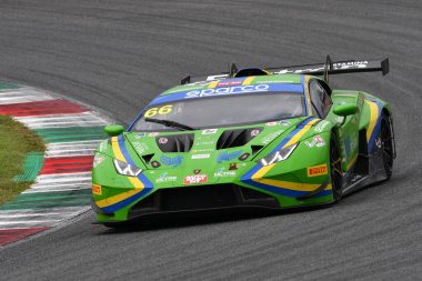 Scarperia, İtalya - 14 Eylül 2025: Gilardoni 'nin VSR sürücüsü Lamborghini Huracan GT3 EVO 2 - İtalyan Şampiyonası GT Endurance yarışı sırasında Mugello Pisti' nde Michelotto.