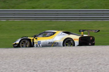 Scarperia, İtalya - 14 Eylül 2025: Castellacci 'nin AF CORSE takımından Ferrari 296 GT3 - İtalya Şampiyonası sırasında GT Endurance yarışı sırasında Mugello Pisti' nde Ambrose