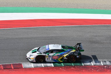 Scarperia, İtalya - 14 Eylül 2025: IMPERIALE takımından Lamborghini Huracan GT3 EVO 2 İtalya Şampiyonası GT Dayanıklılık Yarışları sırasında Mugello Pisti 'nde gerçekleştirildi.