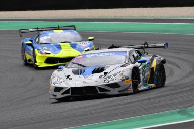 Scarperia, İtalya - 14 Eylül 2025: IMPERIALE takımından Lamborghini Huracan GT3 EVO 2 İtalya Şampiyonası GT Dayanıklılık Yarışları sırasında Mugello Pisti 'nde gerçekleştirildi.