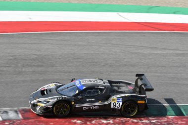 Scarperia, İtalya - 14 Eylül 2025: AF CORSE takımından Ferrari 296 GT3 İtalyan Şampiyonası sırasında Mugello Pisti 'nde oynanan GT Endurance yarışı sırasında Ryndziewcz tarafından kullanıldı.