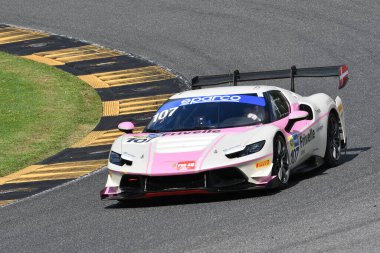 Scarperia, İtalya - 14 Eylül 2025: Ferrari AF CORSE takımının mücadelesi İtalyan Şampiyonası GT Endurance yarışı sırasında Mugello Pisti 'nde gerçekleşti.