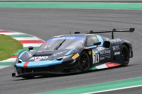 Scarperia, İtalya - 14 Eylül 2025: Marazzi 'nin ROSSOCORSA takımından Ferrari 296 GT3 - İtalyan Şampiyonası' nda Buttarelli, Mugello Pisti 'nde düzenlenen GT Endurance yarışı sırasında iş başında.