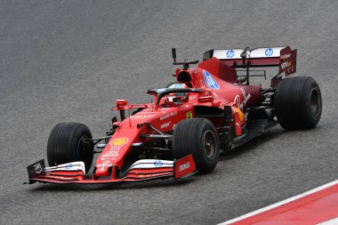 Scarperia; İtalya - 24 Ekim 2025: Ferrari SF1000 eski sevgilisi Sebastian Vettel ve Charles Leclerc, İtalya 'daki Mugello Pisti' nde düzenlenen Ferrari Dünya Finalleri sırasında eylem halindeler.