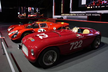 Scarperia; İtalya - 24 Ekim 2025: Ferrari 166 MM yıl 1949 Ferrari Dünya Finalleri sırasında İtalya 'daki Mugello Pisti' nde sergilenmektedir.