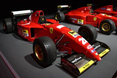 Scarperia, İtalya - 24 Ekim 2025: Ferrari 412 T2 ex Jean Alesi ve Gerhard Berger, İtalya 'daki Mugello Pisti' nde düzenlenen Ferrari Dünya Finalleri 'nde sergilenmektedir..