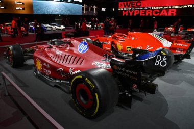 Scarperia; İtalya - 24 Ekim 2025: Ferrari F175 eski Charles Leclerc ve Carlos Sainz, İtalya 'daki Mugello Pisti' nde düzenlenen Ferrari Dünya Finalleri sırasında sergilenmektedir..