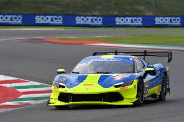Scarperia, İtalya - 14 Eylül 2025: Van der Vorm 'un AF Corse takımının mücadelesi - İtalyan Şampiyonası sırasında GT Endurance yarışı sırasında Mugello Pisti' nde Rugolo.