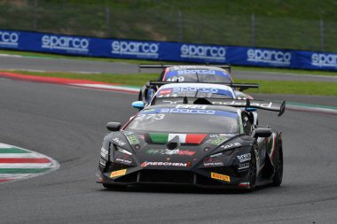 Scarperia, İtalya 14 Eylül 2025: Lamborghini Huracan ST Evo 2 takımı Locanto - Seg İtalya Şampiyonası sırasında Mugello Pisti 'nde oynanan GT Dayanıklılık Yarışları.