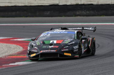 Scarperia, İtalya 14 Eylül 2025: Lamborghini Huracan ST Evo 2 takımı Locanto - Seg İtalya Şampiyonası sırasında Mugello Pisti 'nde oynanan GT Dayanıklılık Yarışları.