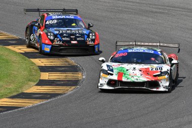 Scarperia, İtalya - 14 Eylül 2025: Ferrari 296 Rossocorsa takımı Fontana - Potolicchio İtalya Şampiyonası sırasında Mugello Pisti 'nde GT Endurance yarışı düzenledi.
