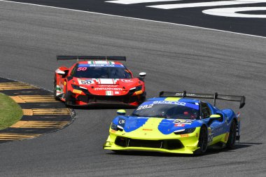 Scarperia, İtalya - 14 Eylül 2025: Van der Vorm 'un AF Corse takımının mücadelesi - İtalyan Şampiyonası sırasında GT Endurance yarışı sırasında Mugello Pisti' nde Rugolo.
