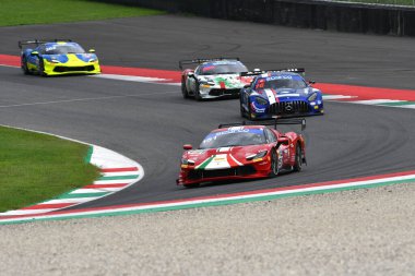 Scarperia, İtalya - 14 Eylül 2025: Ferrari 296 Megna 'nın AF CORSE sürüşü - Barbolini İtalya Şampiyonası sırasında Mugello Pisti' nde GT Endurance yarışı düzenlendi.