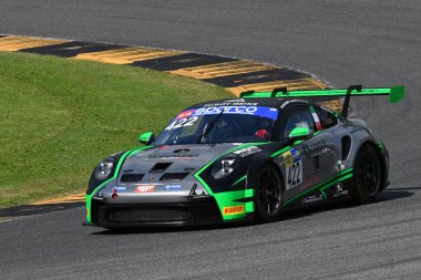 Scarperia, İtalya - 14 Eylül 2025: Porsche 911 GT3 Cup (992) İtalyan Şampiyonası GT Dayanıklılık Yarışları sırasında Mugello Pisti 'nde oynanan etkinlik.