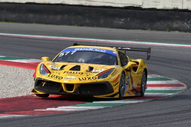 Scarperia, İtalya - 14 Eylül 2025: Ferrari DOUBLETT takımının mücadelesi İtalyan Şampiyonası GT Endurance yarışı sırasında Mugello Pisti 'nde gerçekleşti.
