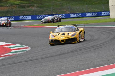 Scarperia, İtalya - 14 Eylül 2025: Ferrari DOUBLETT takımının mücadelesi İtalyan Şampiyonası GT Endurance yarışı sırasında Mugello Pisti 'nde gerçekleşti.