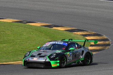 Scarperia, İtalya - 14 Eylül 2025: Porsche 911 GT3 Cup (992) İtalyan Şampiyonası GT Dayanıklılık Yarışları sırasında Mugello Pisti 'nde oynanan etkinlik.