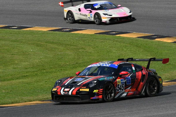 Scarperia, İtalya - 14 Eylül 2025: ZRS MOTORSPORT takımının Porsche 911 GT3 Kupası (992) İtalyan Şampiyonası GT Dayanıklılık Yarışları sırasında Mugello Pisti 'nde.