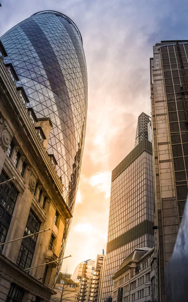 3 de abril de 2016. Tarde en 30 St Mary Axe, The Gherkin Building, Londres Reino Unido — Foto de Stock