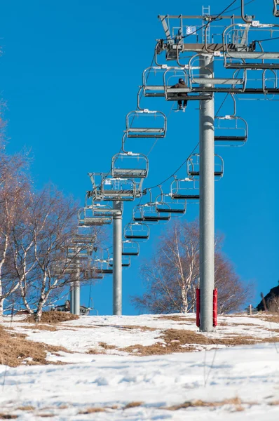 Mann am Skilift — Stockfoto