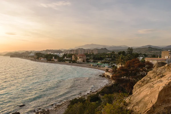 Manzara sahil Costa Blanca, Villajoyosa, İspanya