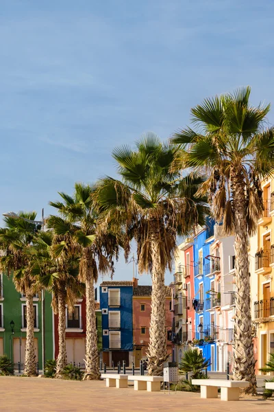 Avuç içi ve çok renkli evleri, Villajoyosa, İspanya — Stok fotoğraf