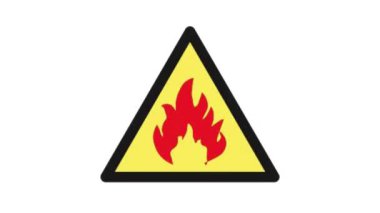 Yangın riski uyarısı tehlikeyi canlandırıyor, yanıcı maddeler, tehlikeli koşullar, güvenlik prosedürleri videosu.