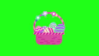 Renkli yumurtalarla dolu ve çiçeklerle süslenmiş neşeli bir Paskalya sepeti.