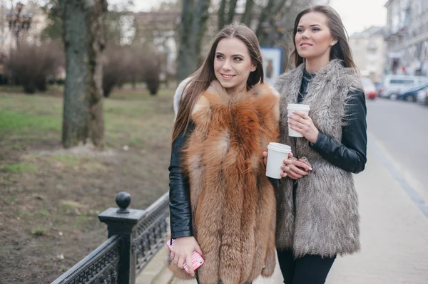 Modell hösten i parken — Stockfoto