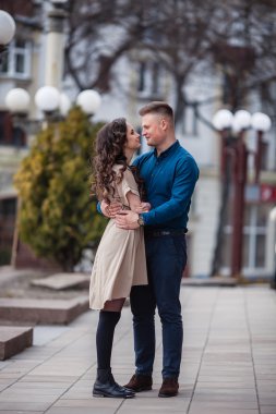 kaç bahar aşk içinde