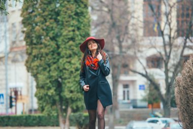 bir yürüyüş güzel kızlar