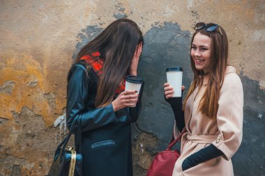 bir yürüyüş güzel kızlar