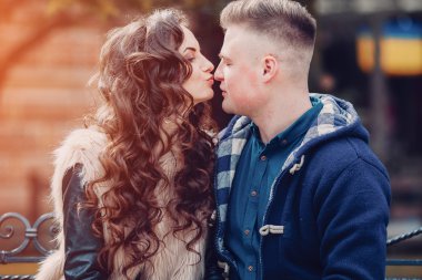 kaç bahar aşk içinde