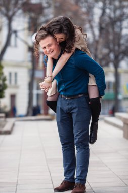 kaç bahar aşk içinde