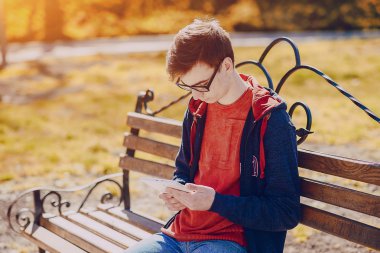 Becerikli alet ile adam