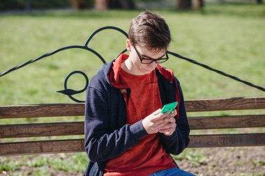 Becerikli alet ile adam