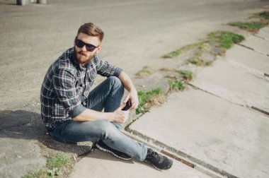 Adam aracı ve gözlük