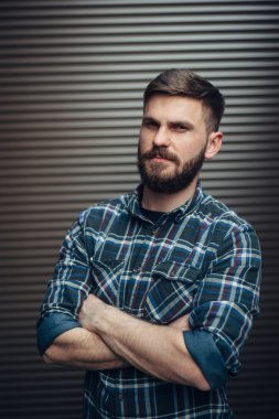 Adam aracı ve gözlük