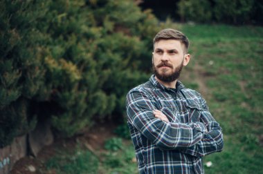 Adam aracı ve gözlük