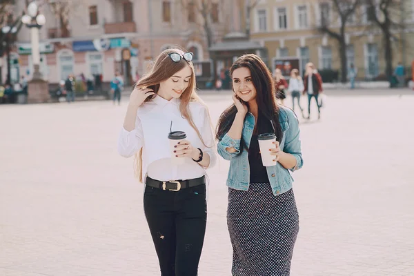 Duas meninas outdor — Fotografia de Stock