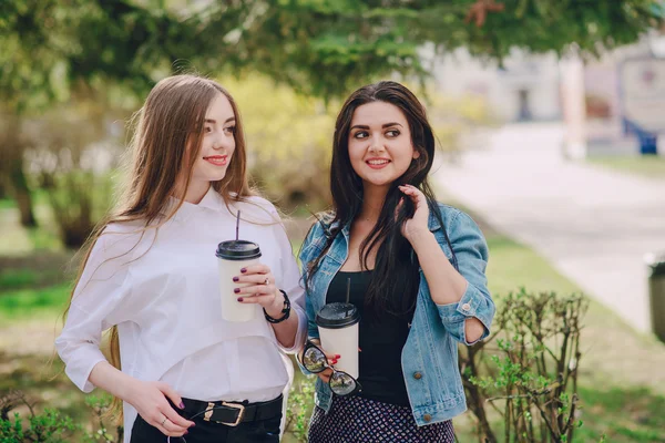 Dos chicas outdor —  Fotos de Stock