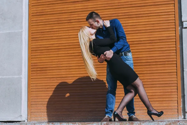 Beautiful couple on the street — Stock Photo, Image