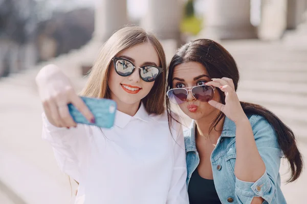 Duas meninas outdor — Fotografia de Stock