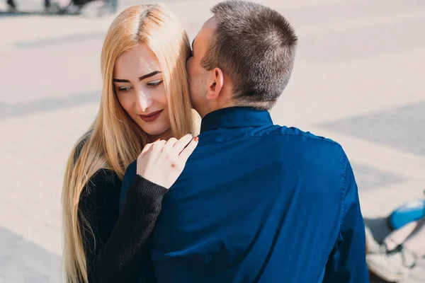 Beautiful couple on the street — Stock Photo, Image