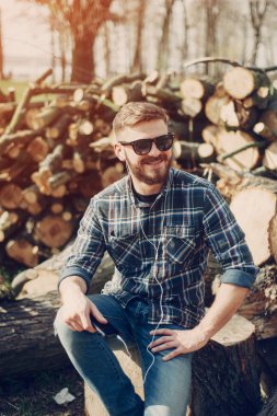 Adam aracı ve gözlük