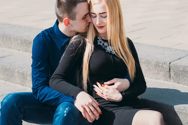 Beautiful couple on the street — Stock Photo, Image